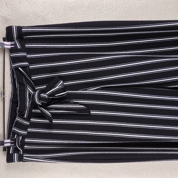 H & H Harmony & Havoc Black White Striped Mid Rise Flare Leg Pull On Pants - Picture 2 of 10